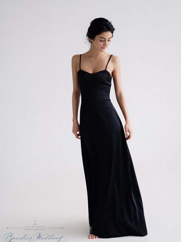 Photo Basic dress in black satin