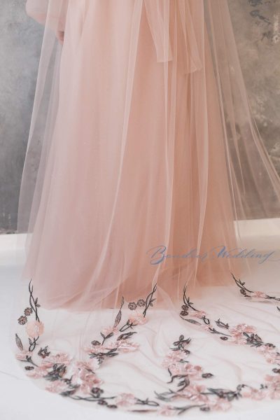 Photo Plus size Wedding Dress Ariana