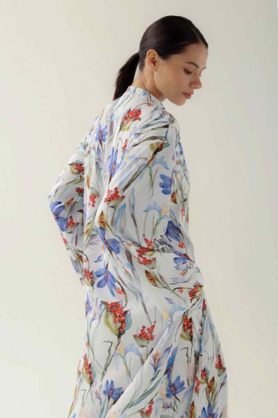 Photo Effortless Elegance: Satin Shirt, Top, and Pants Set