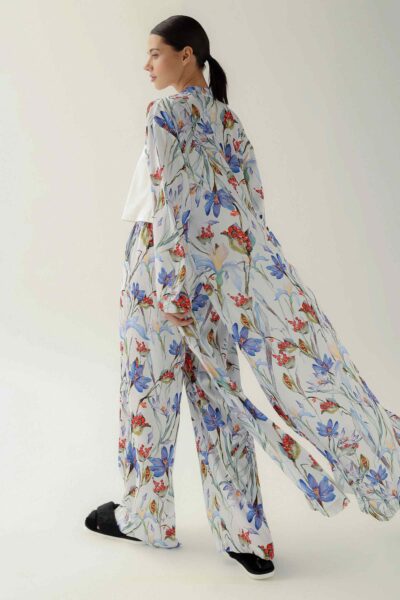 Photo Effortless Elegance: Satin Shirt, Top, and Pants Set