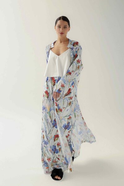 Photo Effortless Elegance: Satin Shirt, Top, and Pants Set