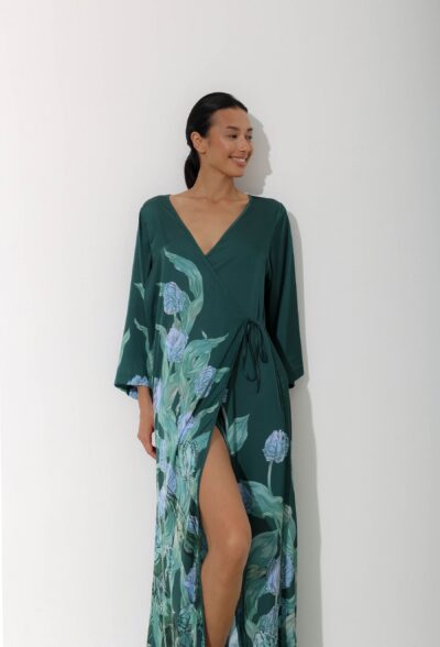 Photo Emerald Green Satin Wrap Robe: Luxury and Comfort
