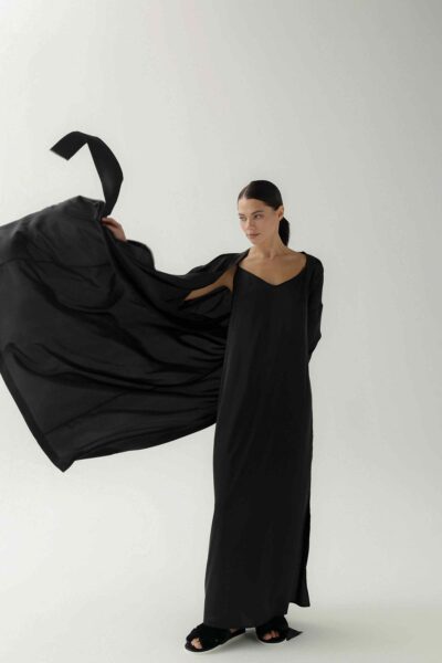 Photo Luxurious Black Satin Kimono Robe