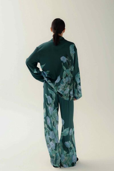 Photo Luxurious Dark Green Satin Pajama Set