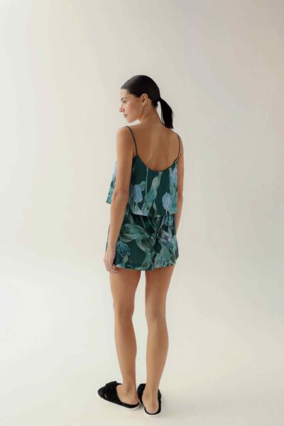Photo Luxurious Dark Green Satin Top and Shorts Set