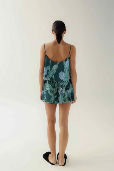 Photo Luxurious Dark Green Satin Top and Shorts Set
