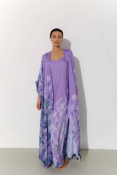 Photo Luxurious Lilac Satin Kimono Robe