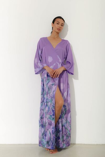 Photo Luxurious Lilac Satin Wrap Robe