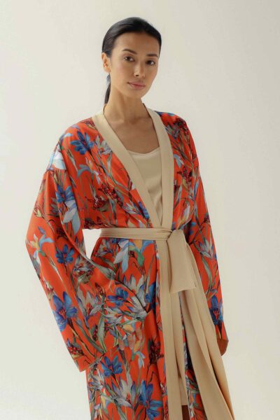 Photo Luxurious Satin Kimono Robe: Orange with Floral Print