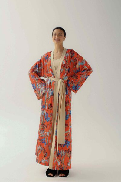 Photo Luxurious Satin Kimono Robe: Orange with Floral Print