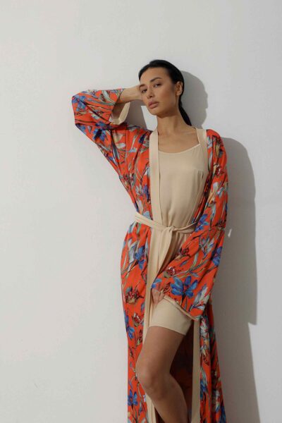 Photo Luxurious Satin Kimono Robe: Orange with Floral Print