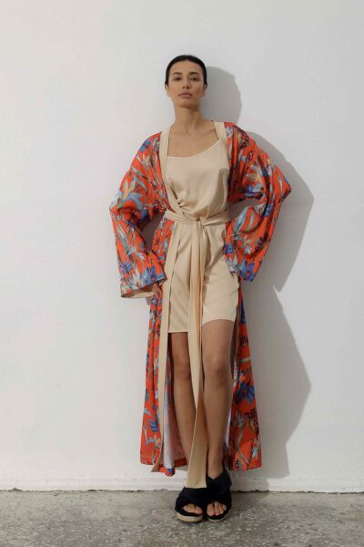 Photo Luxurious Satin Kimono Robe: Orange with Floral Print