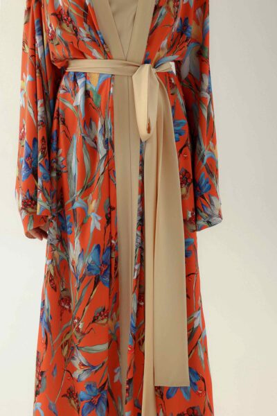 Photo Luxurious Satin Kimono Robe: Orange with Floral Print