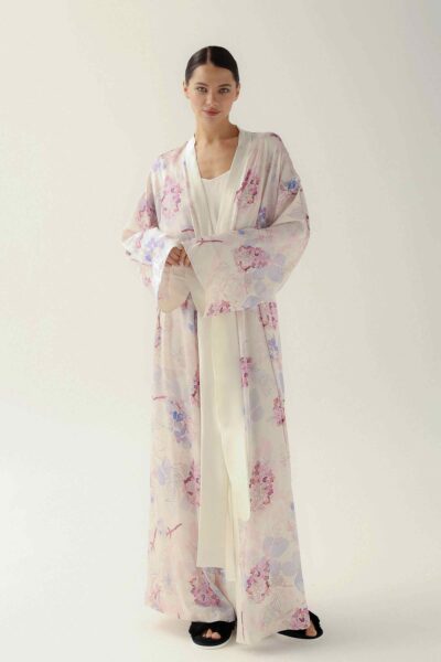 Photo Floral Satin Kimono Robe: Elegance and Comfort