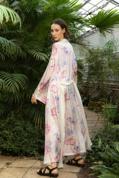 Photo Floral Satin Kimono Robe: Elegance and Comfort