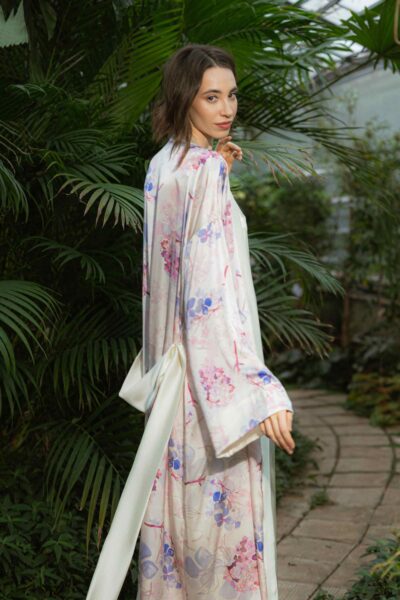 Photo Floral Satin Kimono Robe: Elegance and Comfort