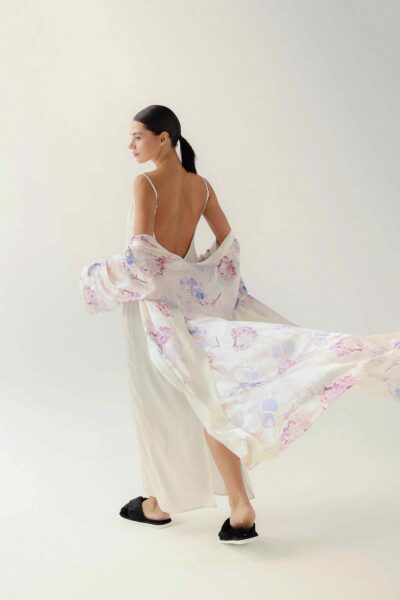 Photo Floral Satin Kimono Robe: Elegance and Comfort