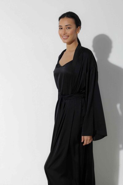 Photo Luxurious Black Silk Kimono Robe