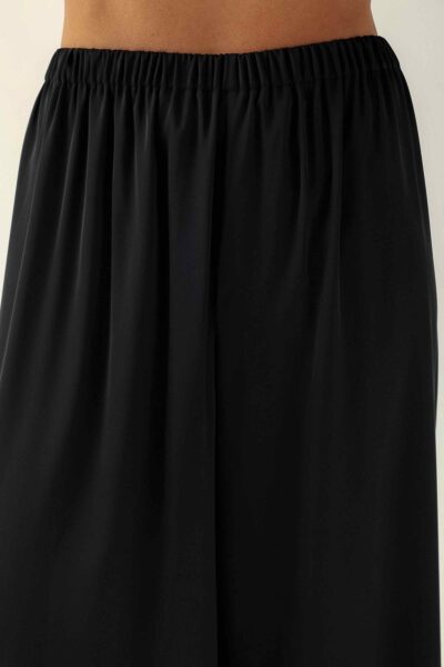 Photo Luxurious Black Silk Pajama Set