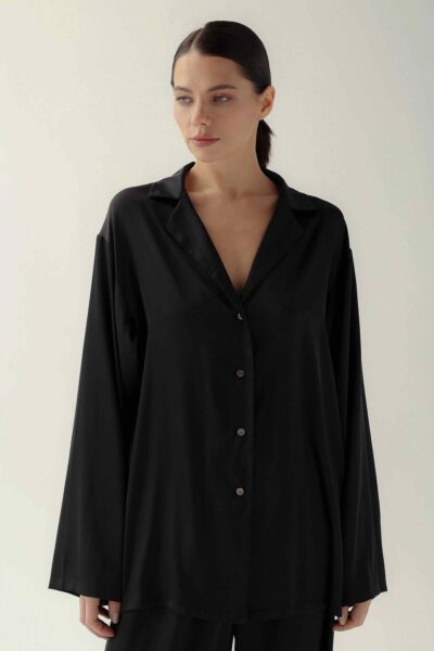 Photo Luxurious Black Silk Pajama Set