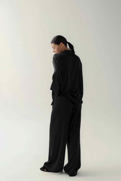 Photo Luxurious Black Silk Pajama Set