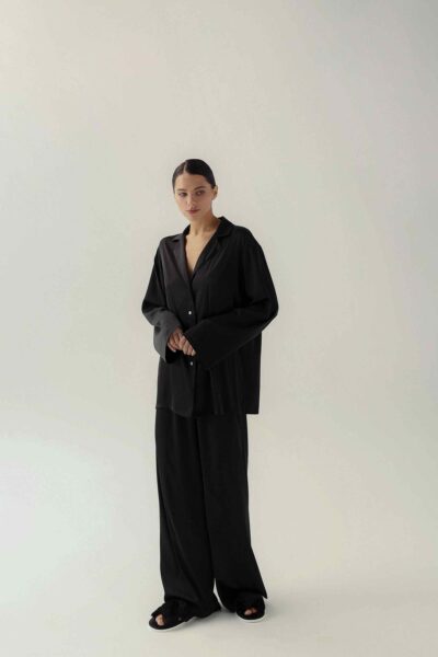 Photo Luxurious Black Silk Pajama Set