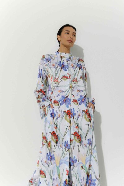 Photo Luxurious White Silk Set with Floral Print