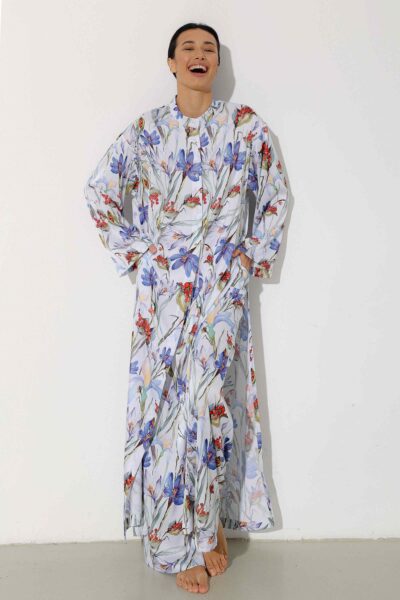 Photo Luxurious White Silk Set with Floral Print