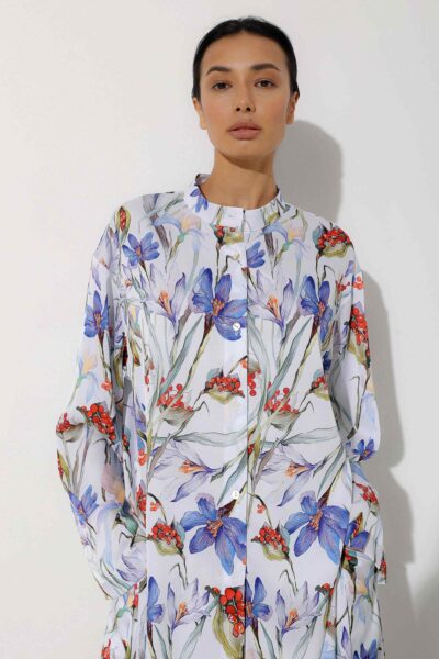 Photo Luxurious White Silk Set with Floral Print